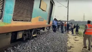 Sabarmati Express Derailed - कानपुर के पास साबरमती एक्सप्रेस के 20 डिब्बे डिरेल, इंजन से टकराया संदिग्ध पत्थर, सभी यात्री सुरक्षित