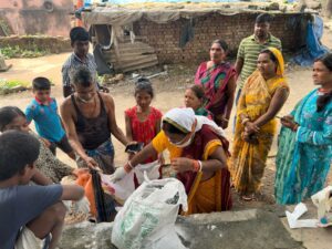 Saransh News Effect : पश्चिम घोड़ाबंधा पंचायत में मुखिया द्वारा किया गया Bleaching Powder का वितरण, सारांश न्यूज़ के ख़बर का असर से शुरू हुआ वितरण अभियान, ज्ञान केंद्र उद्घाटन पर सवाल अब भी बरकरार ! पंचायत सचिव और मुखिया नहीं उठाते फोन !