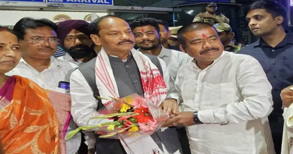 Raghubar Das की प्रतिष्ठा दांव पर, पुत्रवधु को टिकट मिलने के बाद कार्यकर्ताओं में असंतोष, बागी सुर तेज, कल प्रमुख कार्यकर्ताओं से मिलेंगे रघुवर, डैमेज कंट्रोल में जुटेंगे, हैदराबाद से पहुंचें राँची