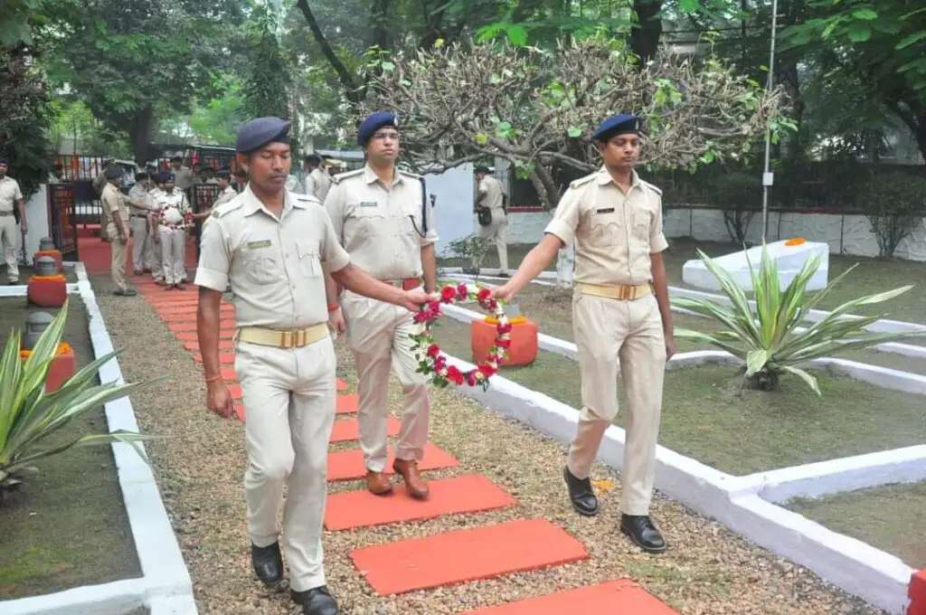 पुलिस स्मरण दिवस: शहीदों को दी गई श्रद्धांजलि, परिवारों को किया गया सम्मानित