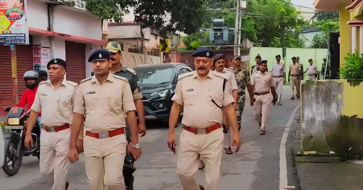 जमशेदपुर: चुनाव से पहले पुलिस का फ्लैग मार्च, लोगों में सुरक्षा का भरोसा मजबूत